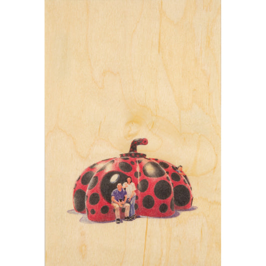 Carte en bois people at museum Kusama W